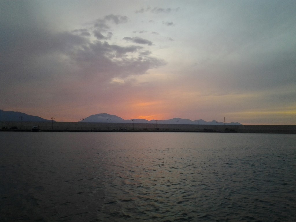 L'interno del porto, al tramonto.